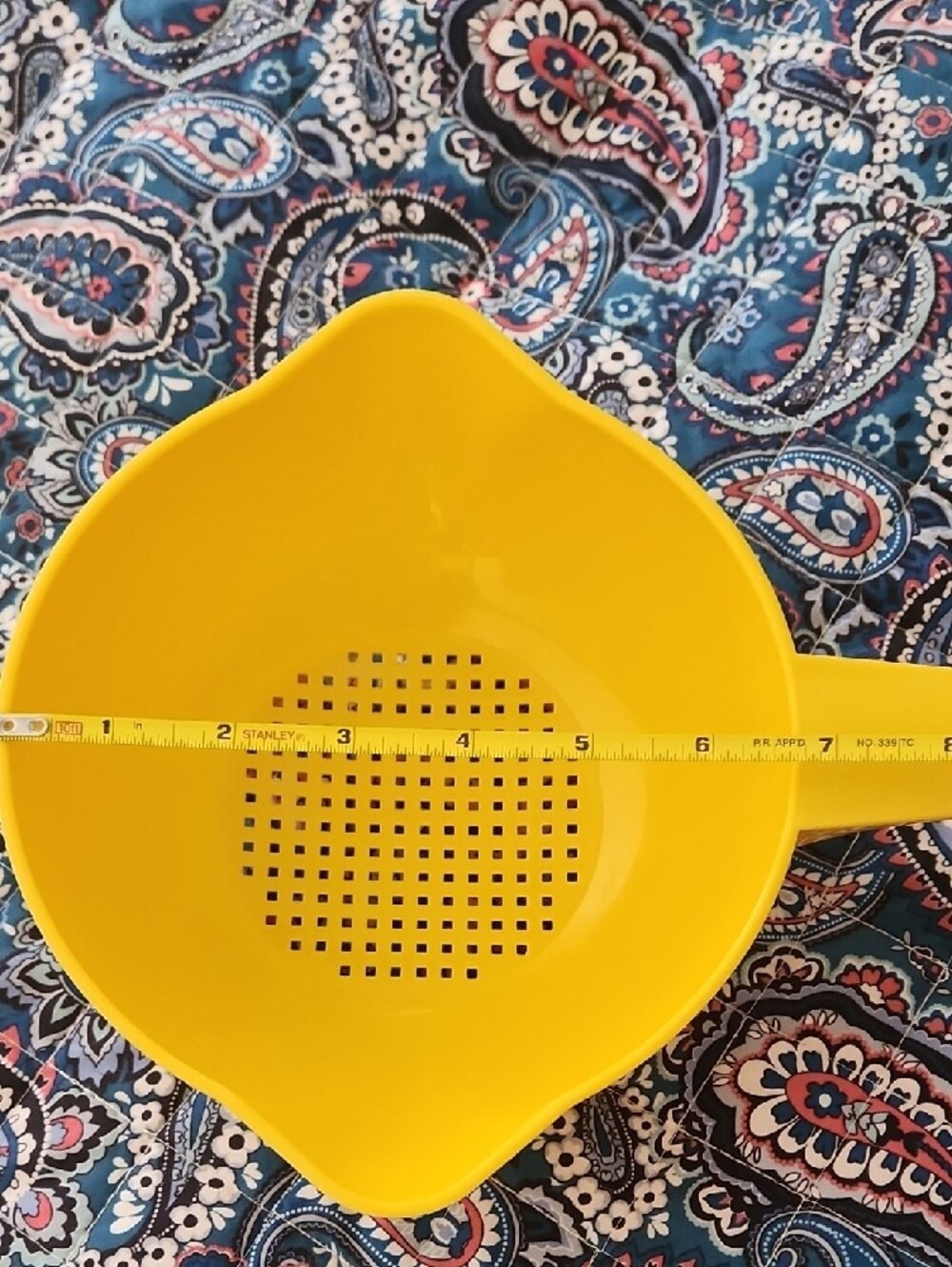 Small Tupperware Strainer - Picture 5 of 6